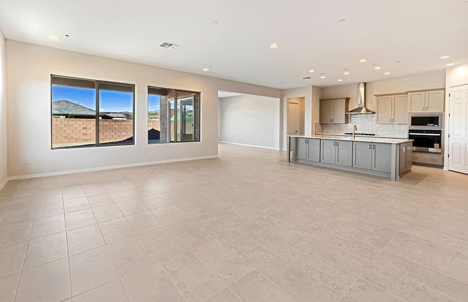 Spacious, unfurnished interior of a new home in Vistoso Canyon Estates, Oro Valley (Image 18).