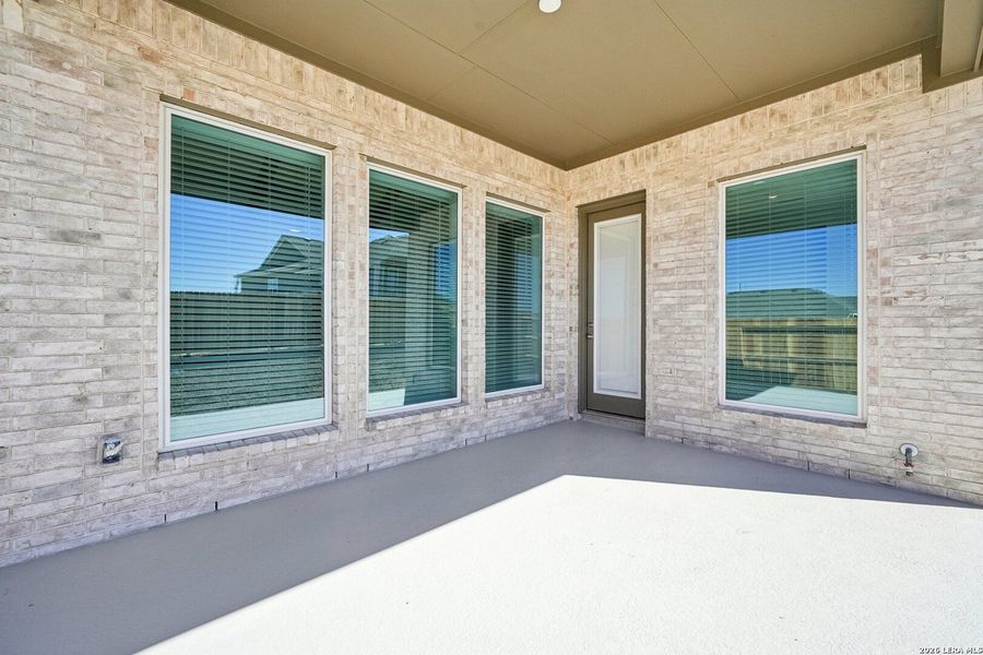Exterior details and patio area of a home in Meyer Ranch, New Braunfels (Image 4).