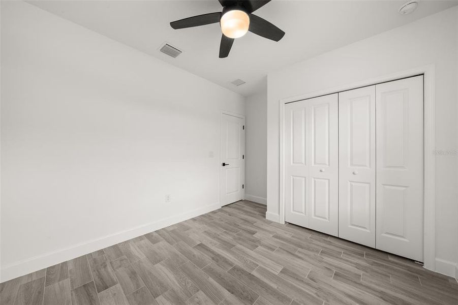 Spacious, unfurnished interior of a new home in , Sebring (Image 33).
