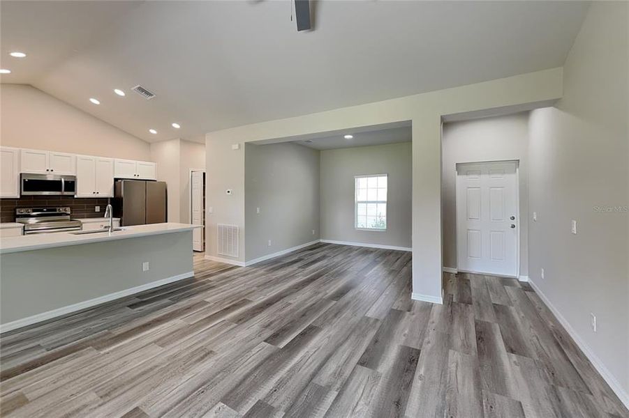 Spacious, unfurnished interior of a new home in , North Port (Image 9).