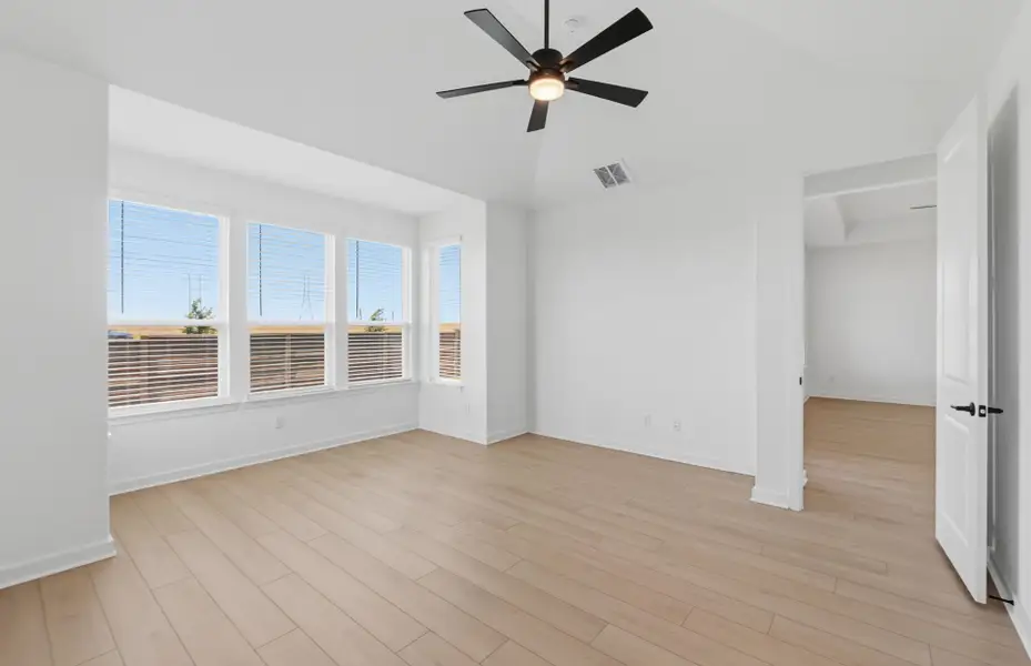 Spacious, unfurnished interior of a new home in Kuempel Farms, Pflugerville (Image 15).