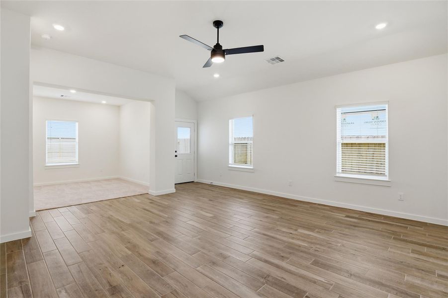 Spacious, unfurnished interior of a new home in Foxtail Palms, Manvel (Image 16).