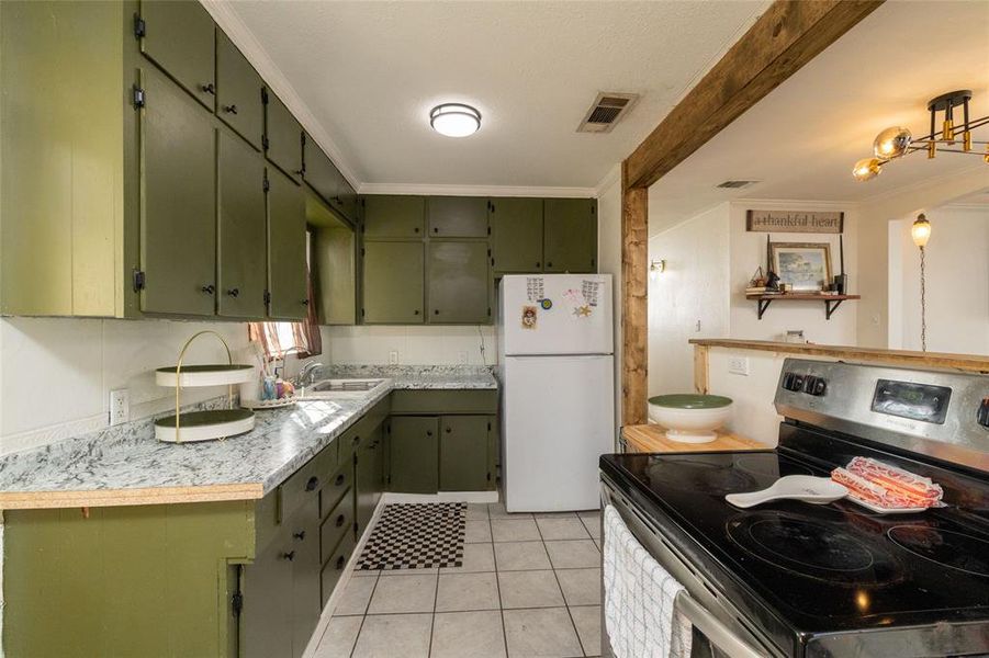 Furnished interior view inside a new home in , Weatherford (Image 12).
