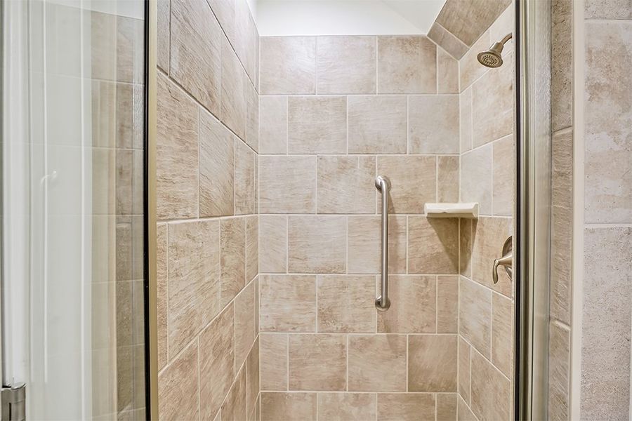 Hamilton Bay, Bonus Bathroom