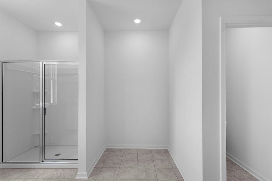 Spacious, unfurnished interior of a new home in Heritage River, Euharlee (Image 22).