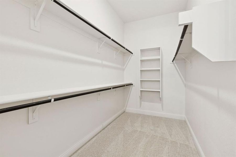 Spacious, unfurnished interior of a new home in Country Lakes, Denton (Image 11).