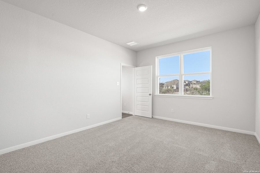 Spacious, unfurnished interior of a new home in Hunters Ranch, San Antonio (Image 15).