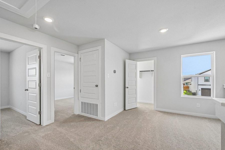Spacious, unfurnished interior of a new home in Eastwood at Sonterra, Jarrell (Image 21).