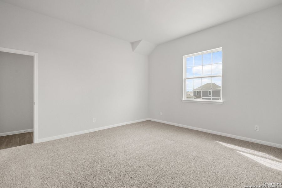 Spacious, unfurnished interior of a new home in Applewhite Meadows, San Antonio (Image 18).