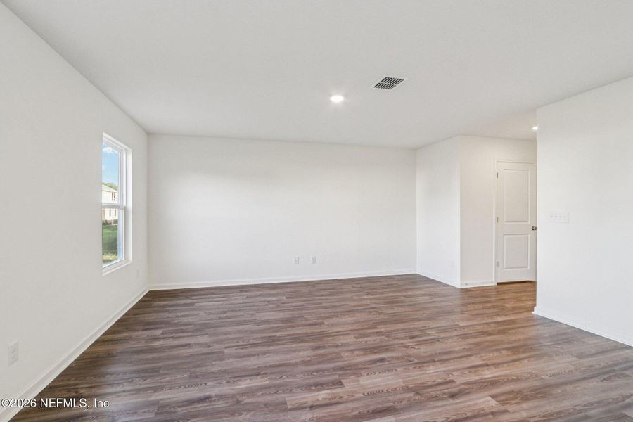 Spacious, unfurnished interior of a new home in Park Grove, Jacksonville (Image 28).