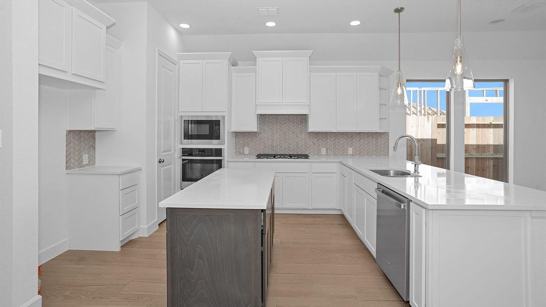 Furnished interior view inside a new home in Valencia, Manvel (Image 8).