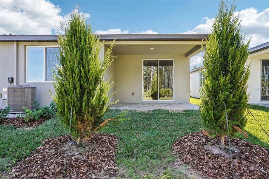 Exterior details and patio area of a home in Ridgehaven - Villas, Ormond Beach (Image 24).