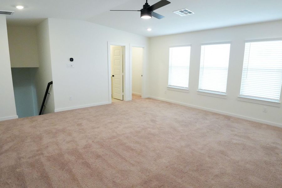 Spacious, unfurnished interior of a new home in Foxtail Palms, Manvel (Image 30).