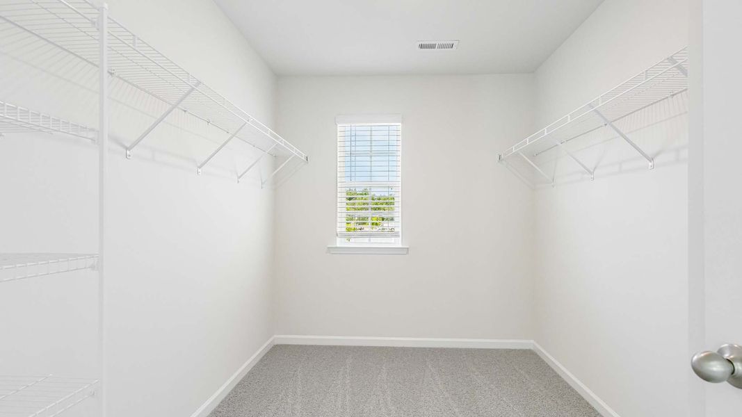 Spacious, unfurnished interior of a new home in Fergus Crossing, York (Image 29).