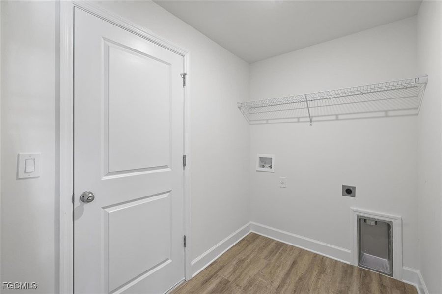 Spacious, unfurnished interior of a new home in Cape Coral, Cape Coral (Image 31).