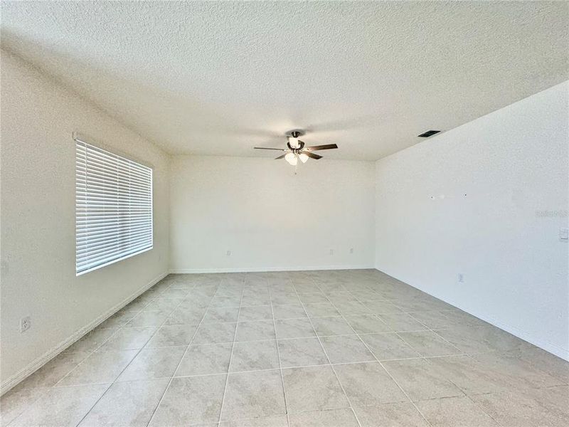 Spacious, unfurnished interior of a new home in Eden Hills, Lake Alfred (Image 12).