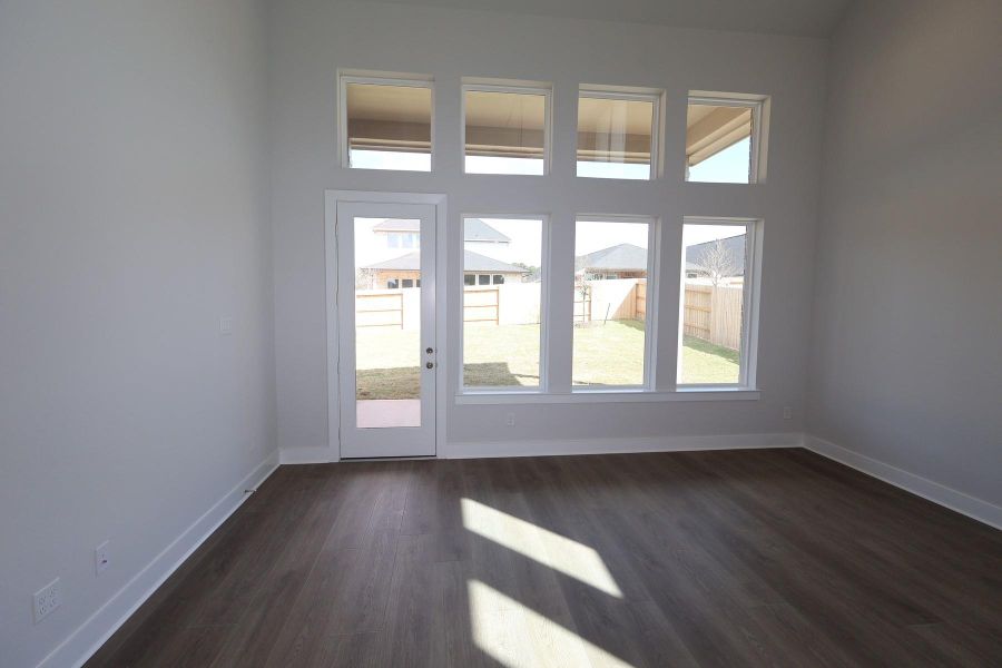 Spacious, unfurnished interior of a new home in Clopton Farms, Montgomery (Image 9).