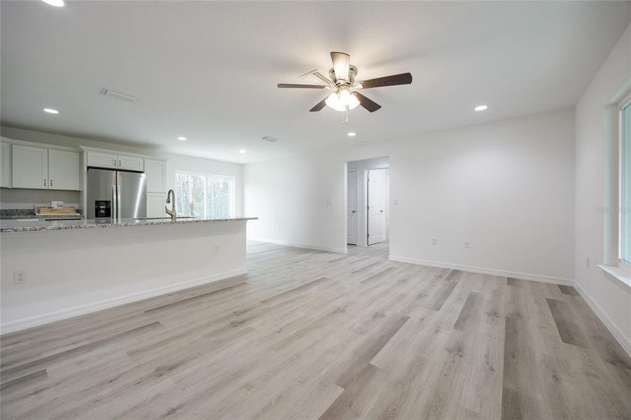 Spacious, unfurnished interior of a new home in , Williston (Image 21).