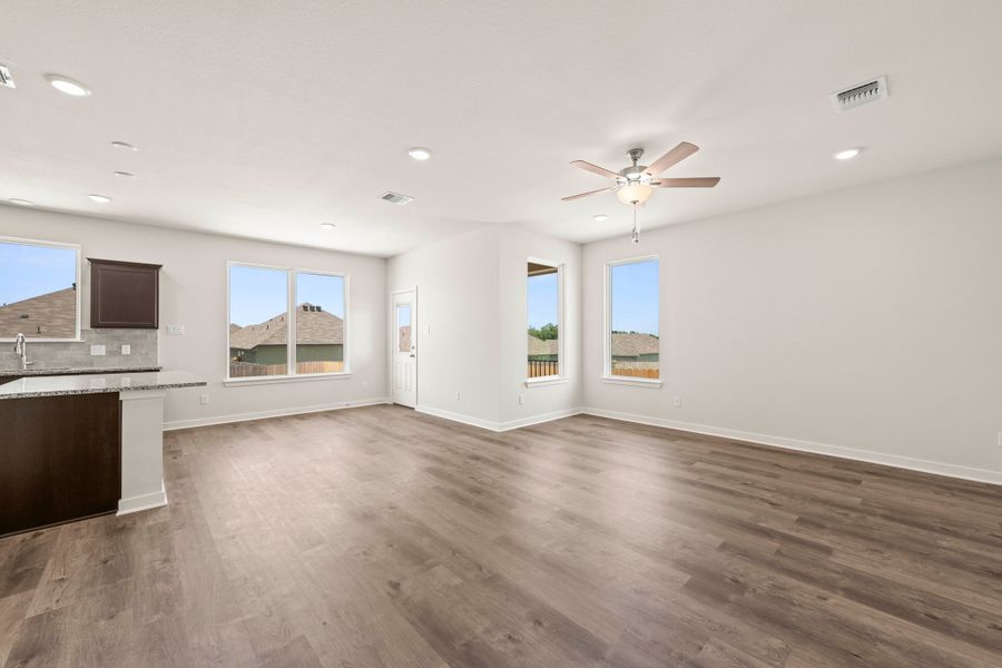 Spacious, unfurnished interior of a new home in South Pointe, Temple (Image 9).