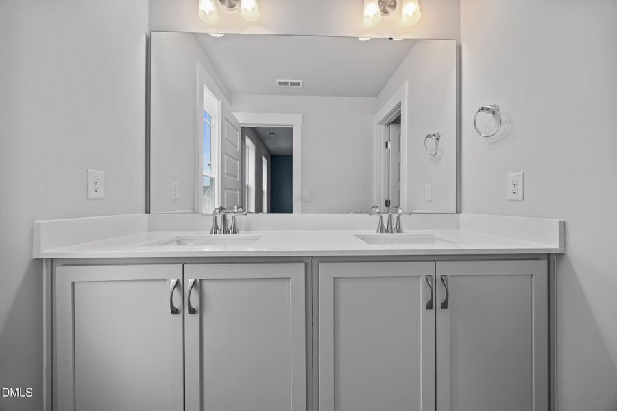 Main Bath - Sconset Walk Interior