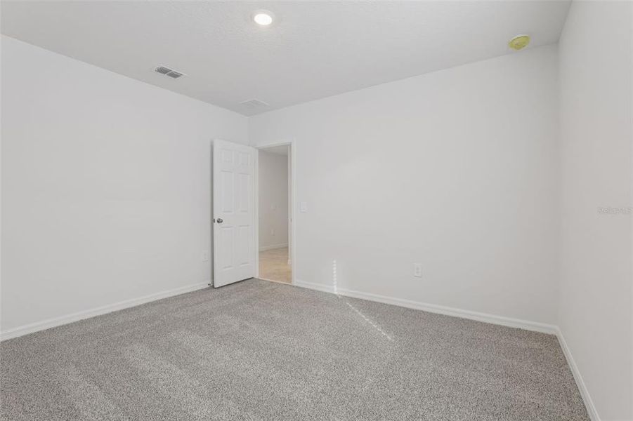 Spacious, unfurnished interior of a new home in Deer Run at Crosswinds, Davenport (Image 21). Spacious, unfurnished interior of a new home in Deer Run at Crosswinds, Davenport (Image 21).