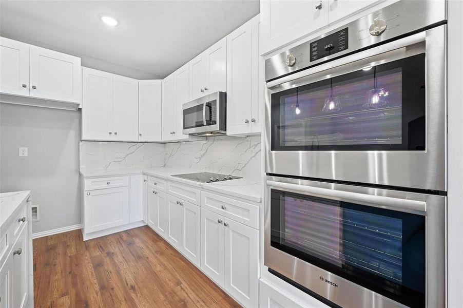Furnished interior view inside a new home in , Farmers Branch (Image 12).