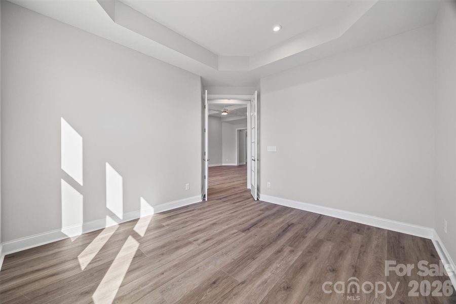 Spacious, unfurnished interior of a new home in Handsmill on Lake Wylie, York (Image 32).