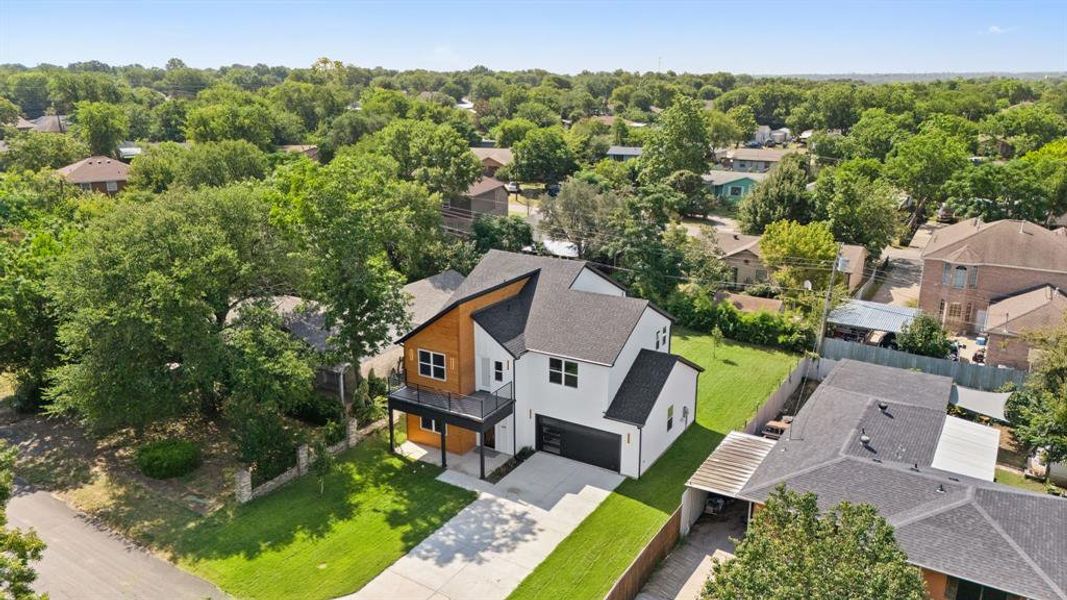 Front exterior of a new home in , Dallas, TX, highlighting curb appeal (Image 24). Front exterior of a new home in , Dallas, TX, highlighting curb appeal (Image 24).