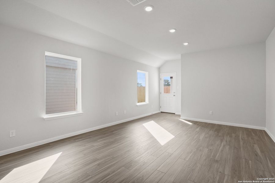 Spacious, unfurnished interior of a new home in Timber Creek, San Antonio (Image 14). Spacious, unfurnished interior of a new home in Timber Creek, San Antonio (Image 14).