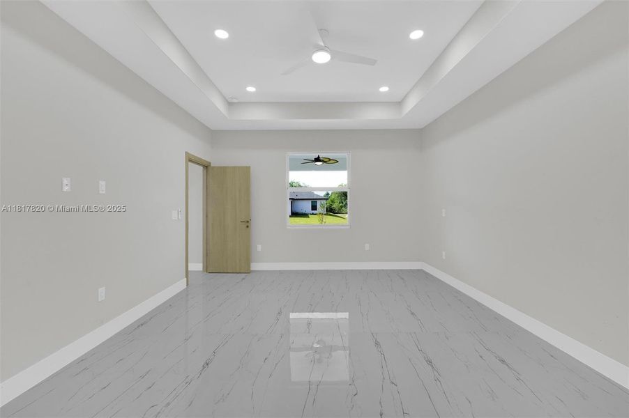 Spacious, unfurnished interior of a new home in , Lehigh Acres (Image 13).