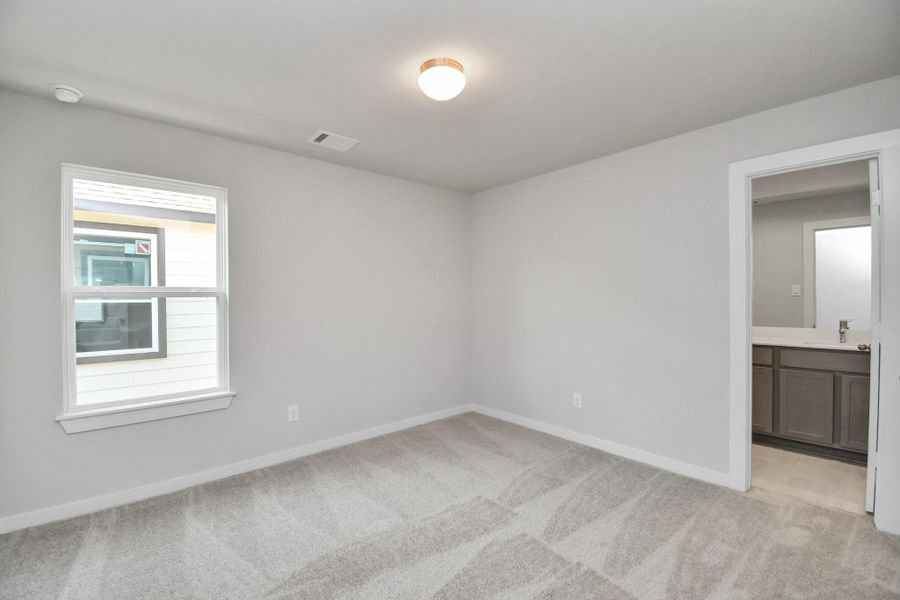 Spacious, unfurnished interior of a new home in Champions Oak, Houston (Image 16). Spacious, unfurnished interior of a new home in Champions Oak, Houston (Image 16).