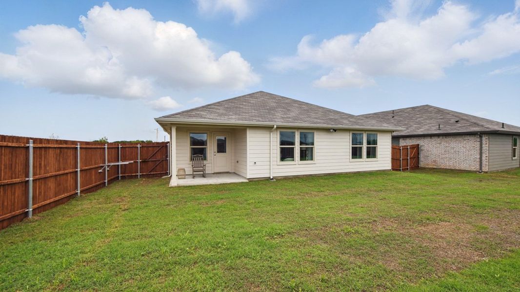 Representative exterior details of a home built from the Plan by D.R. Horton in Eagle Creek, Denton (Image 2).