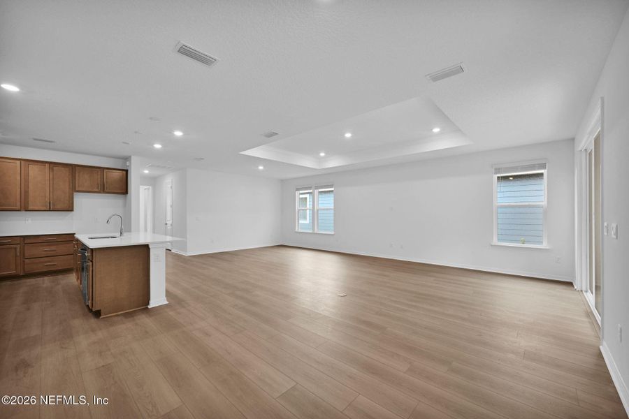 Spacious, unfurnished interior of a new home in Hyland Trail, Green Cove Springs (Image 16).