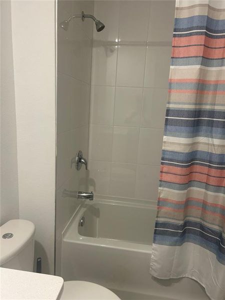 Furnished interior view inside a new home in , Orlando (Image 6).