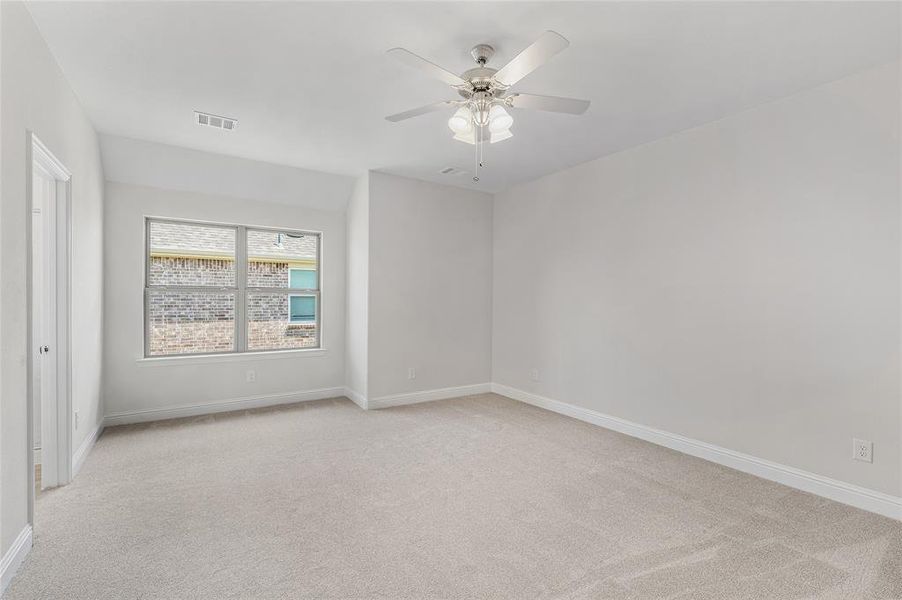 Spacious, unfurnished interior of a new home in Creekview Meadows, Pilot Point (Image 29).