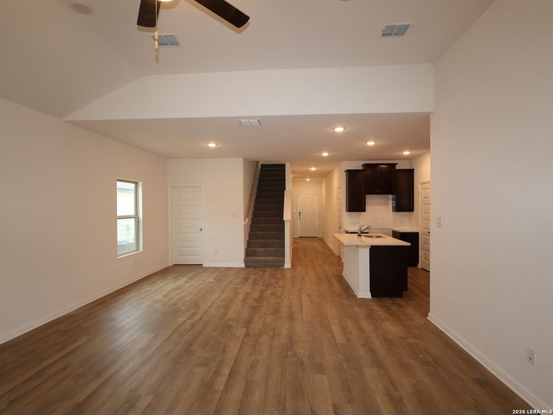 Spacious, unfurnished interior of a new home in Mesquite Ridge, San Antonio (Image 19).