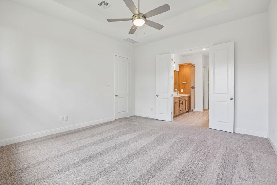 Spacious, unfurnished interior of a new home in 6 Creeks, Kyle (Image 27). Spacious, unfurnished interior of a new home in 6 Creeks, Kyle (Image 27).