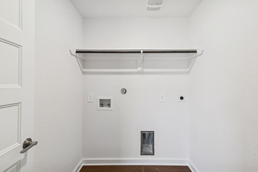 Spacious, unfurnished interior of a new home in Wildrye, Waller (Image 24).