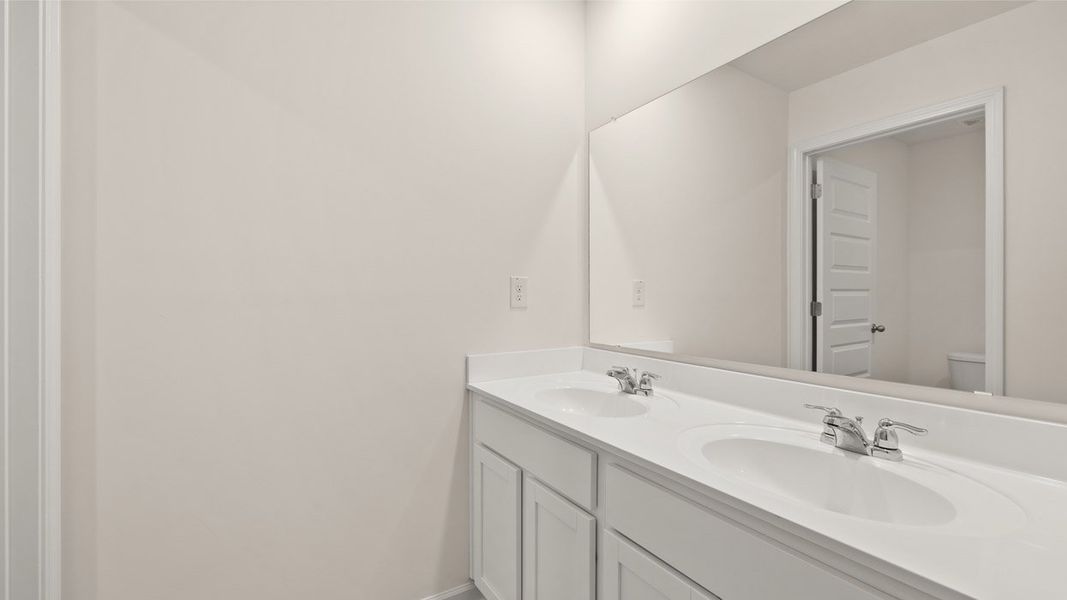 Representative interior finishes for a home built from the Iberville by D.R. Horton in Rolling Hills, Bolivia (Image 15).