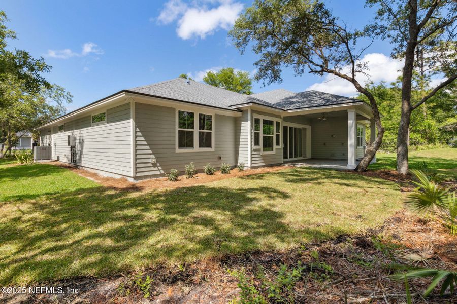 Exterior details and patio area of a home in , Yulee (Image 3).