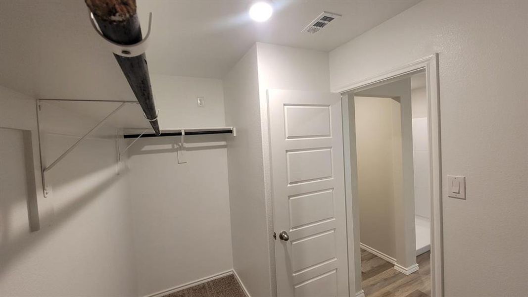 Spacious, unfurnished interior of a new home in Longhorn Estates, Fort Worth (Image 13).