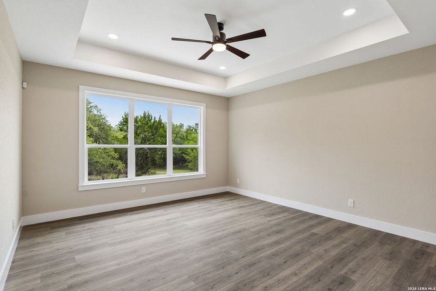 Spacious, unfurnished interior of a new home in , Canyon Lake (Image 25).