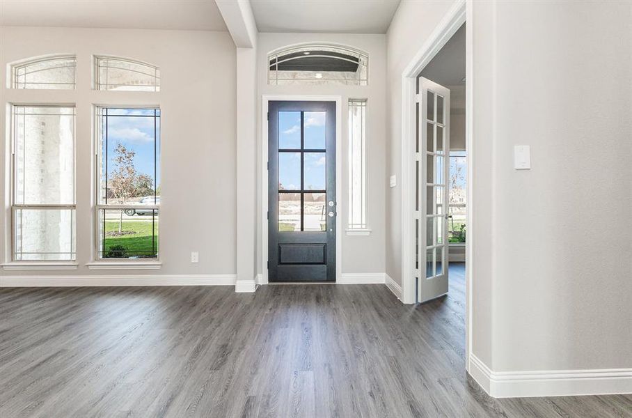 Spacious, unfurnished interior of a new home in Ten Mile Creek Estates, DeSoto (Image 17).