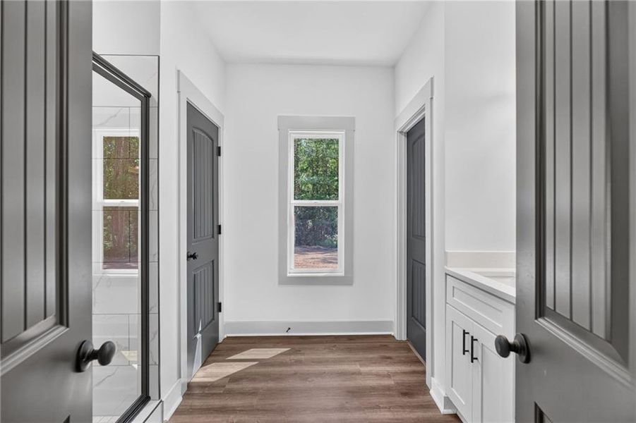 Spacious, unfurnished interior of a new home in , Silver Creek (Image 31).
