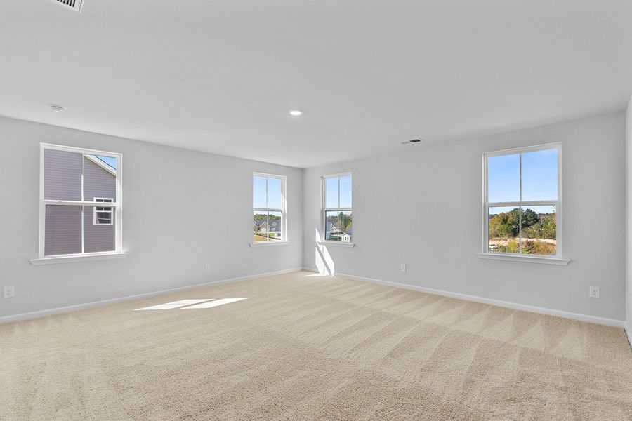 Spacious, unfurnished interior of a new home in Fieldstone, Lexington (Image 29).