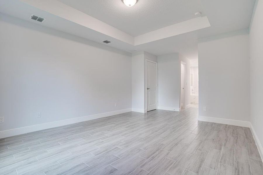 Spacious, unfurnished interior of a new home in , Palm Bay (Image 18).