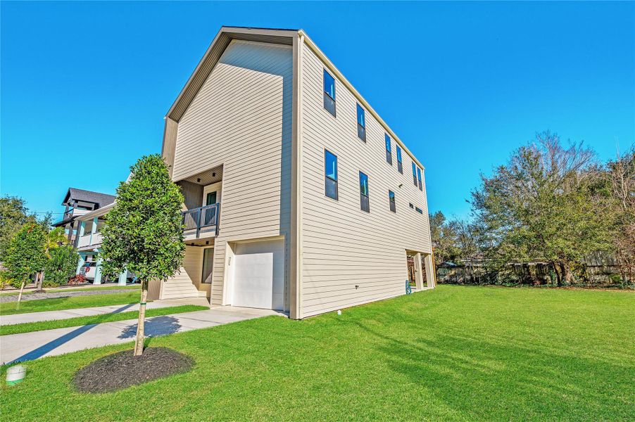Exterior details and patio area of a home in , Clear Lake Shores (Image 26).