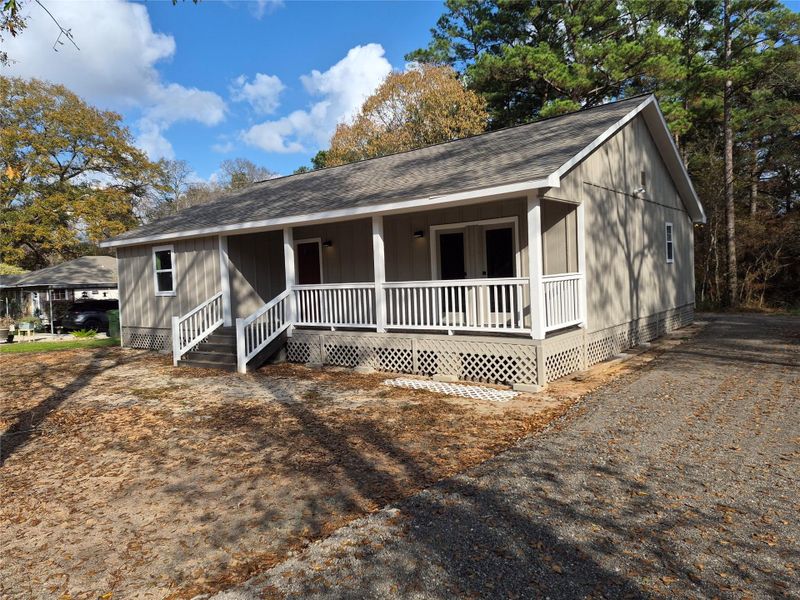 Exterior details and patio area of a home in , Huntsville (Image 20).