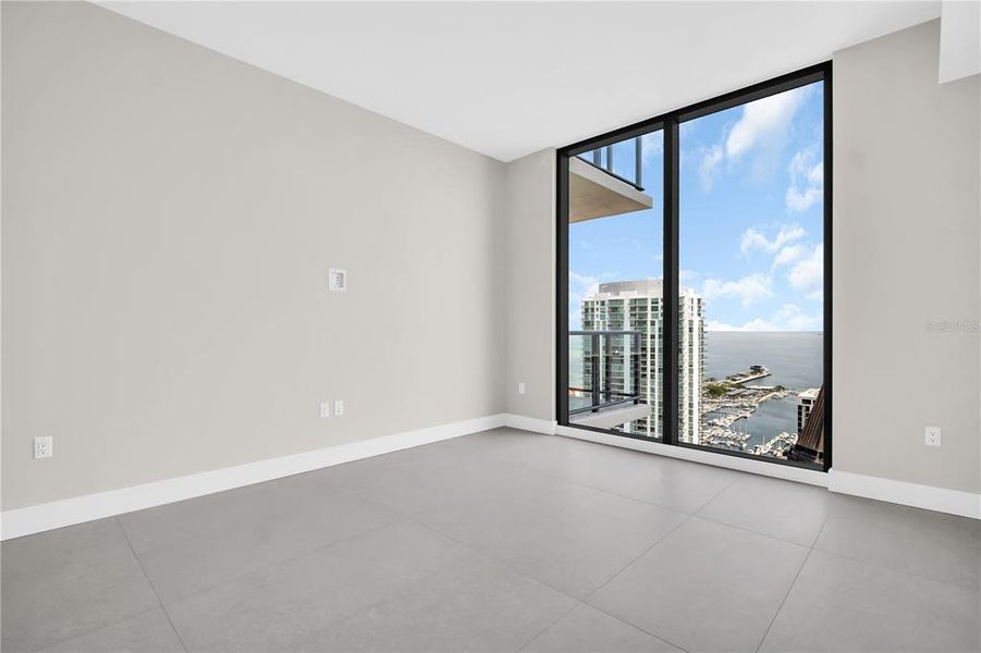 Spacious, unfurnished interior of a new home in , St. Petersburg (Image 79).