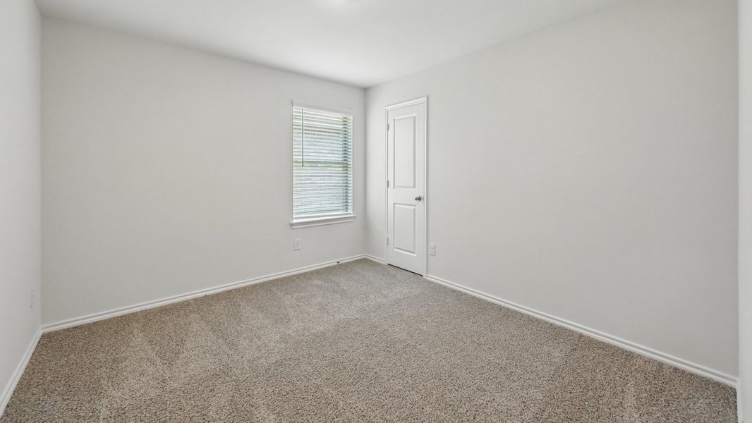 Spacious, unfurnished interior of a new home in Saddlebrook, Waxahachie (Image 13).